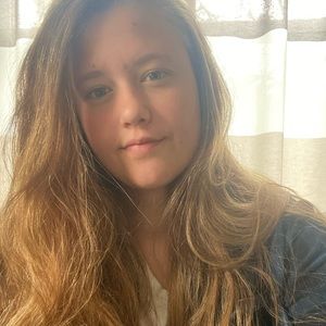 Meet your Posher, Chloe